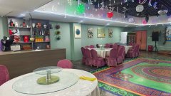 C11945位于阜康市中医院附近临街商业街店面出租