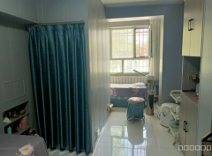 C11951位于五家渠市天山北路经营中美妆店转让