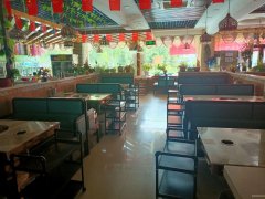 C12148位于吉木萨尔县中心小区附近临街餐饮店转让