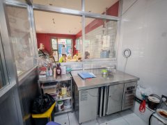 C12150阜康民族巷50平蛋糕店转让