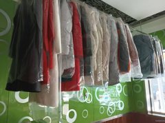 C12297位于阜康市步行街附近经营中干洗店转让