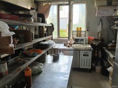 C12332位于昌吉市中山路天河婚恋广场内经营中快餐店转让