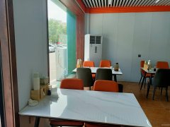 C12345位于昌吉市中山路金城维也纳东门临街餐饮店转让