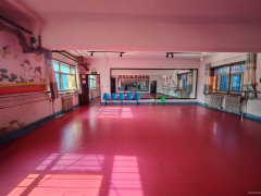 C12349阜康新华书店北侧三楼200平旺铺出租