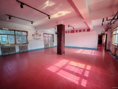 C12349阜康新华书店北侧三楼200平旺铺出租