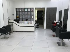 C12362位于五家渠市贝鸟语诚小区附近经营中美发店转让