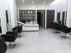 C12362位于五家渠市贝鸟语诚小区附近经营中美发店转让