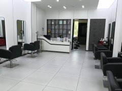 C12362位于五家渠市贝鸟语诚小区附近经营中美发店转让