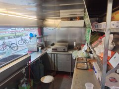 C12387位于延安北路东方广场临街网红小吃店转让