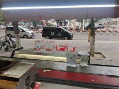 C12387位于延安北路东方广场临街网红小吃店转让