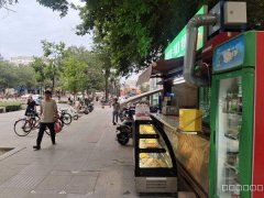 C12387位于延安北路东方广场临街网红小吃店转让