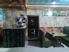 C12392昌吉市玉堂村临街路边营业中餐饮旺铺转让