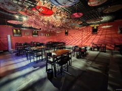 C12436阜康团结西路美食街130平酒吧转让