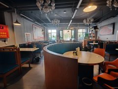 C12467天山区栋梁苑160平餐厅转让