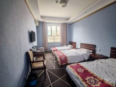 C12474阜康购物城临街700平旺铺出租