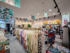 C12518呼图壁曙光商业广场85平内衣店转让