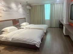 C12529位于昌吉市繁华地段经营中酒店转让