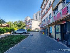 C12553阜康瑶池明珠北门166平餐厅转让