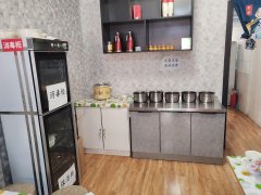 C12564呼图壁东风大街城镇派出所旁营业中快餐餐饮店转让