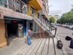 C12565阜康百乐福附近74平旺铺出租