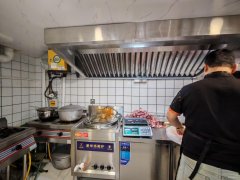 C12593天山区中湾街乐巴扎52平餐厅转让