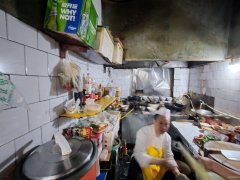 C12613新兴街红山苑35平餐厅转让