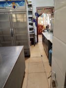 C12634转租或低价售昌吉市乌伊西路三中大门旁临街优质商铺