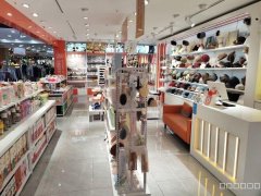 C12647亚中大型商超内饰品针织集合店转让