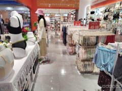 C12647亚中大型商超内饰品针织集合店转让