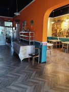 C12690昌吉市建国路街道青年南路九中对面一层餐饮旺铺转让