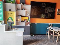 C12690昌吉市建国路街道青年南路九中对面一层餐饮旺铺转让