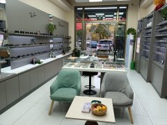 C12748位于昌吉市中山路中山商务广场内临街眼镜店转让