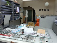 C12748位于昌吉市中山路中山商务广场内临街眼镜店转让