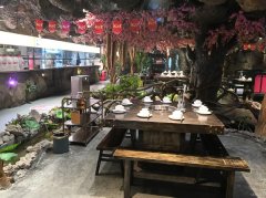 C12828位于昌吉市南公园西路经营中火锅店转让