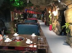 C12828位于昌吉市南公园西路经营中火锅店转让