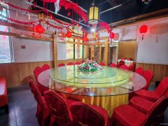 C12829呼图壁园林路迎宾馆楼下350平餐厅转让