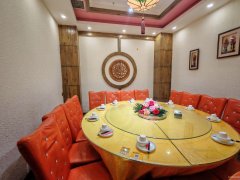 C12829呼图壁园林路迎宾馆楼下350平餐厅转让