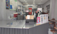 C12831位于阜康市步行街经营中品牌饮品店转让