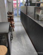 C12831位于阜康市步行街经营中品牌饮品店转让