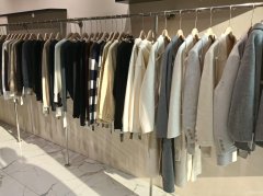 C12888位于昌吉市中山南路枫叶广场内女装店转让