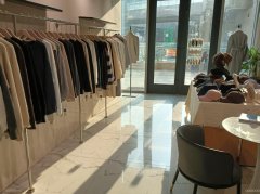 C12888位于昌吉市中山南路枫叶广场内女装店转让