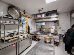 C12949阜康迎宾路电力公司对面220平餐厅转让