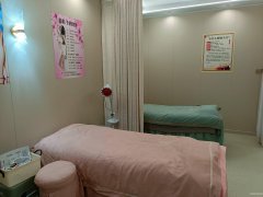 C12962位于昌吉市健康东路农校后门临街美容店转让