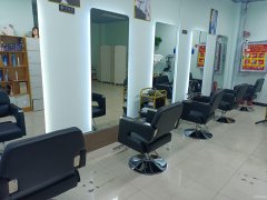 C13009位于昌吉市职业技术学院校区内经营中美发店转让