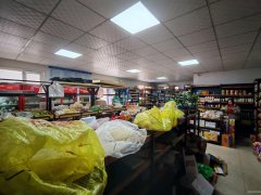 C13018五家渠忆景园小区95平超市转让