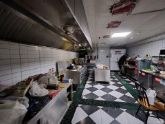 C13042米东区碱沟西路500平酒吧转让