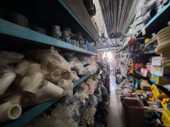 C13077阜康天池街一建楼下48平五金店转让