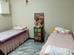 C12885位于昌吉市中山路枫叶广场内美业店铺转让