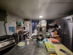 C13110嘉和园边上小道外卖店车转让